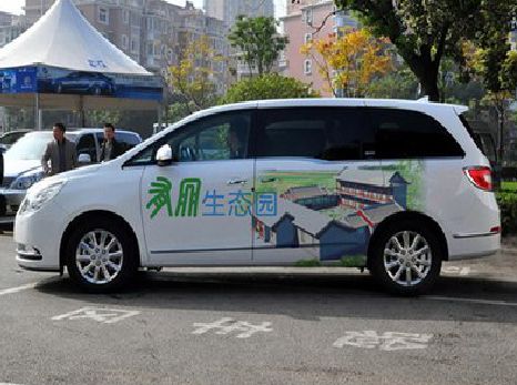 常宁户外车贴喷绘如何保持效果?